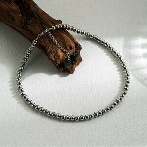 Silver beaded necklace